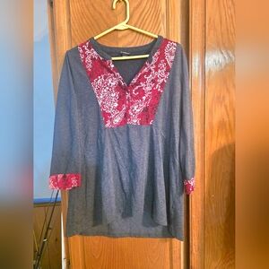 New Directions Gray and Red Women's Top Size Medium